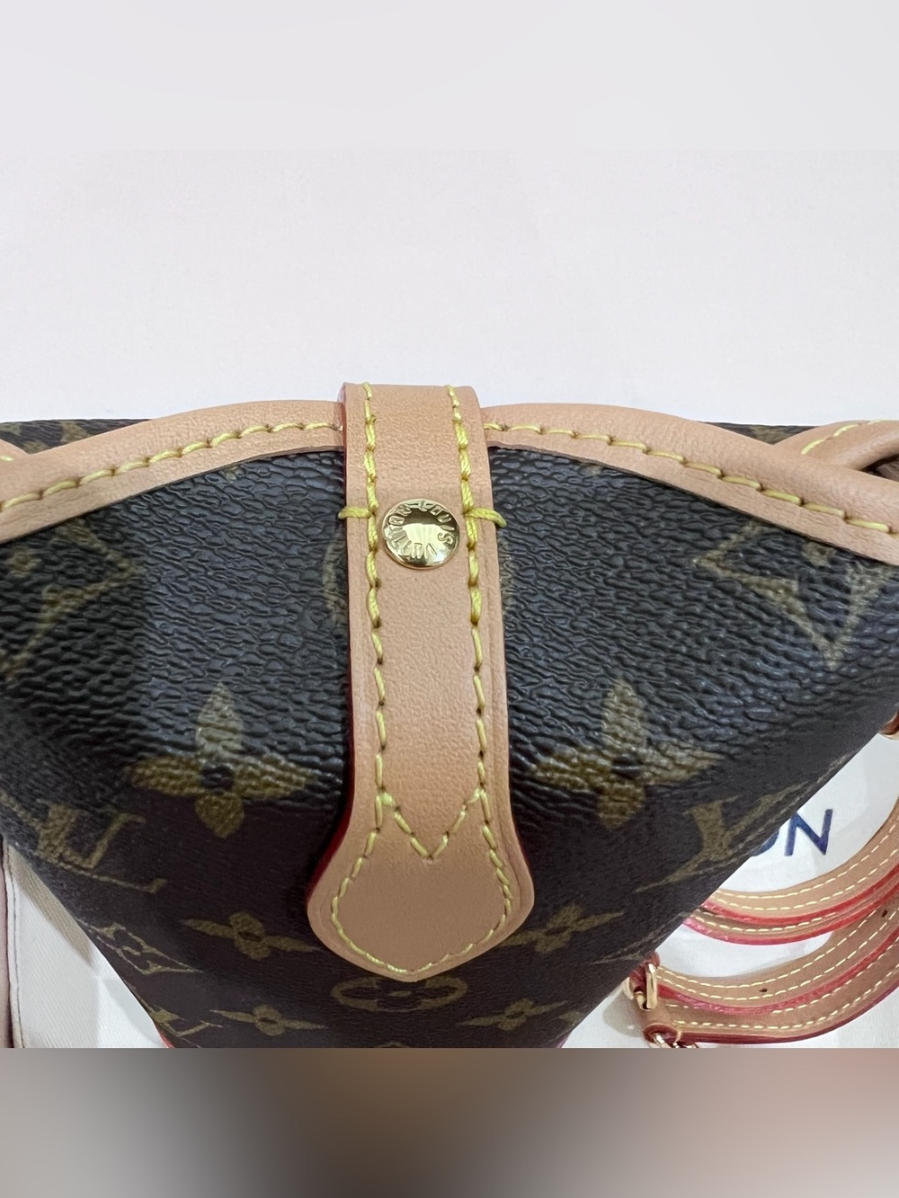 Louis Vuitton fold me pouch - Picture 3 of 16
